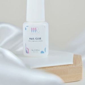 Colle à faux ongles