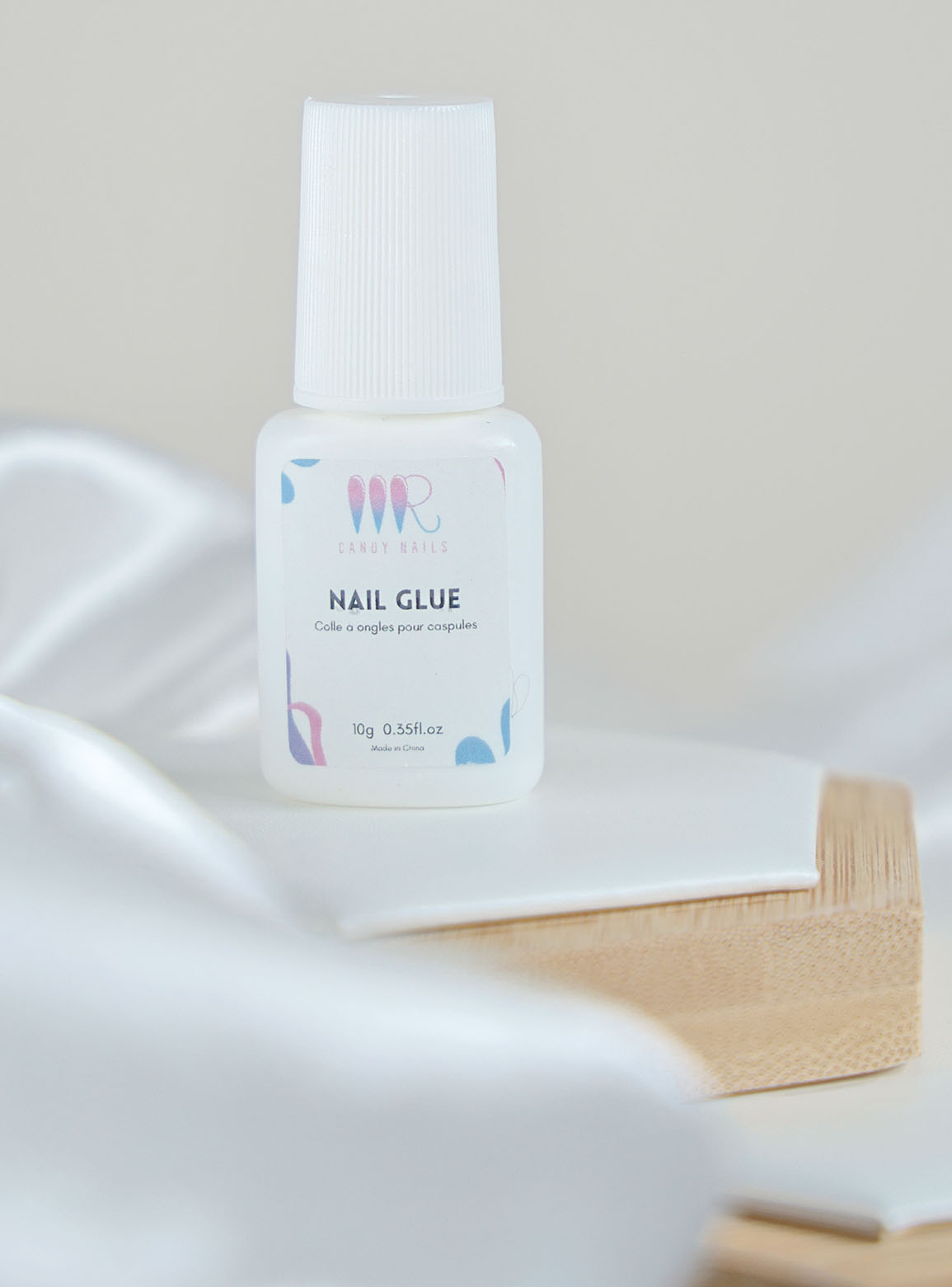 Colle à faux ongles